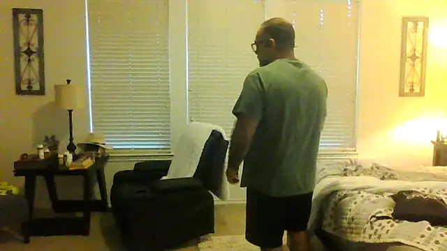 Snapshot of chainjulious chatting on June 9, 2026, 12:39 pm chainjulious online show from June 9, 2026, 12:39 pm