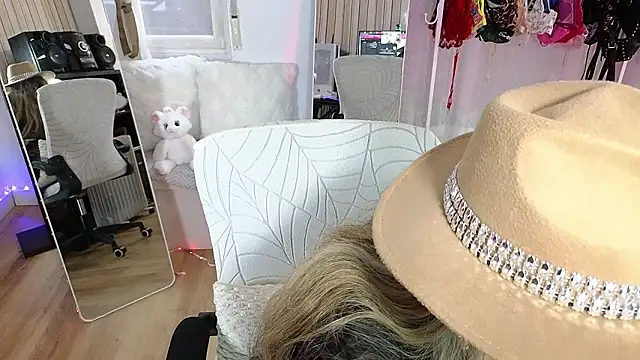 Snapshot of Tawny_cox chatting on February 21, 2026, 9:00 am Tawny cox online show from February 21, 2026, 9:00 am