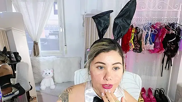 Snapshot of Tawny_cox chatting on February 14, 2026, 9:53 am Tawny cox online show from February 14, 2026, 9:53 am