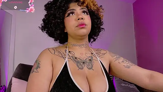 foxxy-lov3 online show from February 1, 2026, 12:36 pm