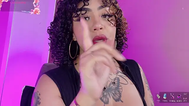 foxxy-lov3 online show from April 20, 2026, 2:18 pm