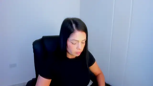 Snapshot of dominique21_ chatting on February 27, 2026, 11:15 pm dominique21 online show from February 27, 2026, 11:15 pm