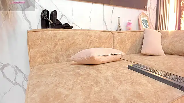 sofhiaa adaams online show from December 14, 2025, 3:28 pm