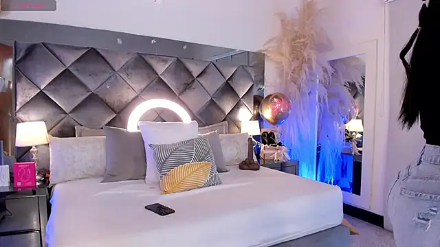 sofhiaa adaams online show from October 7, 2025, 10:11 pm