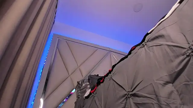 andreafernandz online show from October 27, 2025, 11:38 pm