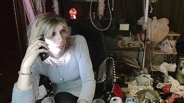 Ombeline1 online show from October 16, 2025, 10:07 pm