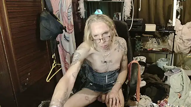 Ombeline1 online show from November 18, 2025, 5:22 am