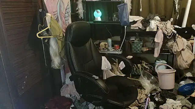 Ombeline1 online show from December 17, 2025, 7:08 pm