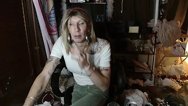 Ombeline1 online show from October 24, 2025, 7:35 pm