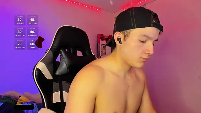 AustinSummerr online show from December 31, 2024, 12:46 pm