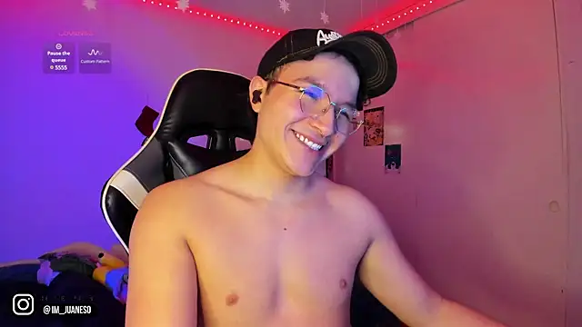 AustinSummerr online show from December 31, 2024, 3:53 pm