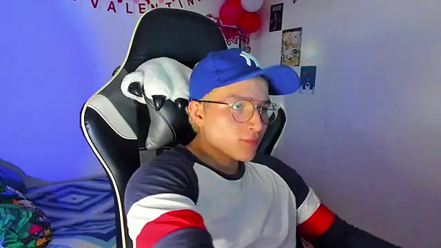 AustinSummerr online show from February 10, 2025, 3:53 pm