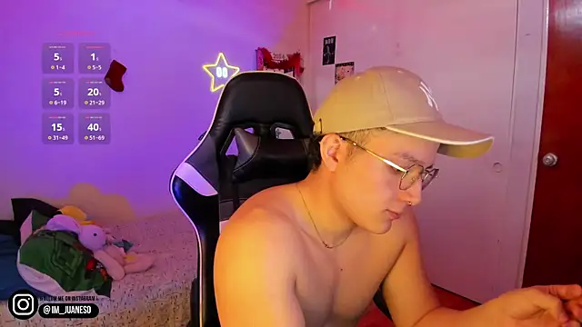 AustinSummerr online show from December 16, 2024, 3:54 pm