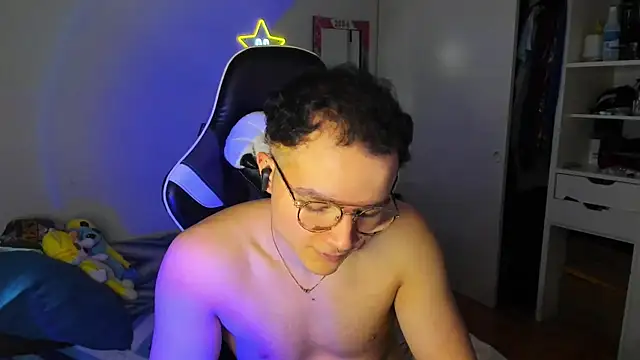 AustinSummerr online show from February 4, 2025, 1:38 pm