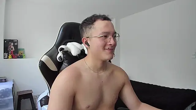 AustinSummerr online show from September 25, 2025, 4:02 pm