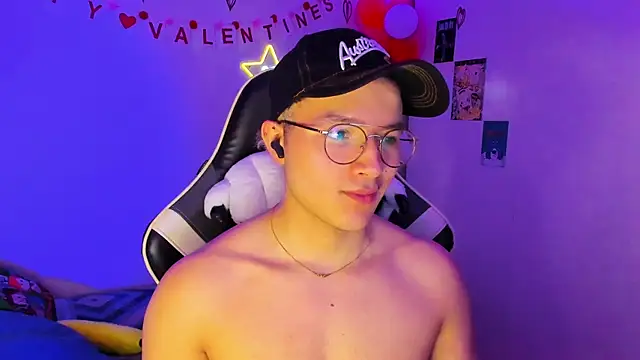 AustinSummerr online show from February 12, 2025, 4:33 pm