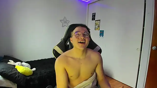 AustinSummerr online show from March 4, 2025, 1:17 pm