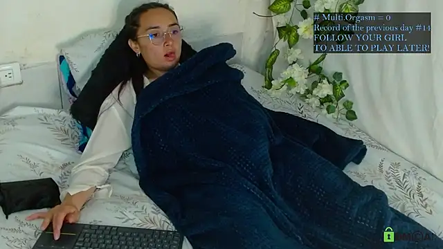 Snapshot of Hot_Candy_ chatting on April 23, 2026, 3:46 am Hot Candy online show from April 23, 2026, 3:46 am
