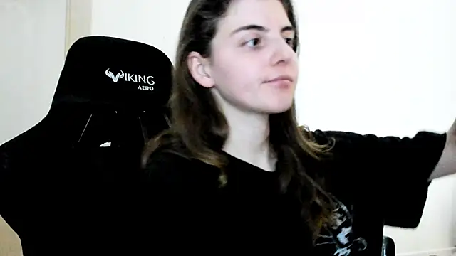 Snapshot of emmamurrr chatting on November 4, 2025, 5:50 pm emmamurrr online show from November 4, 2025, 5:50 pm