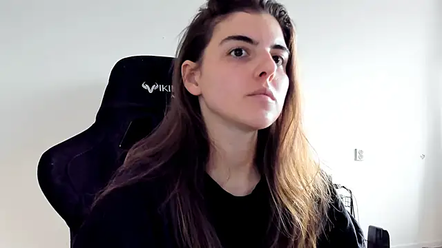 Snapshot of emmamurrr chatting on October 13, 2025, 10:39 am emmamurrr online show from October 13, 2025, 10:39 am