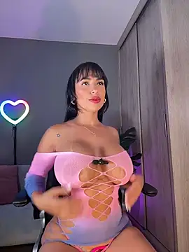 Snapshot of alina_cruz chatting on January 14, 2026, 11:08 pm alina cruz online show from January 14, 2026, 11:08 pm