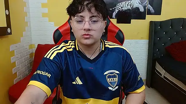 Snapshot of isabeautyx19 chatting on January 11, 2026, 2:18 am isabeautyx19 online show from January 11, 2026, 2:18 am