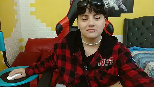 Snapshot of isabeautyx19 chatting on December 17, 2025, 2:27 am isabeautyx19 online show from December 17, 2025, 2:27 am