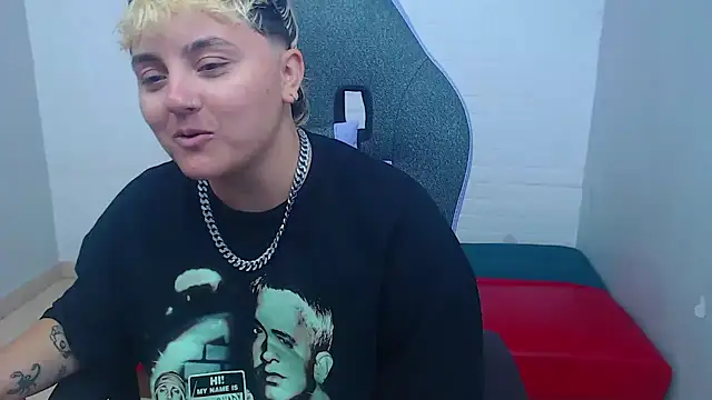 isabeautyx19 online show from February 9, 2025, 3:43 am