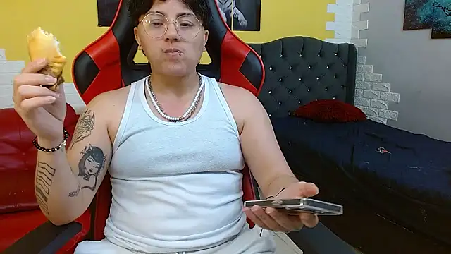 Snapshot of isabeautyx19 chatting on January 12, 2026, 3:41 pm isabeautyx19 online show from January 12, 2026, 3:41 pm