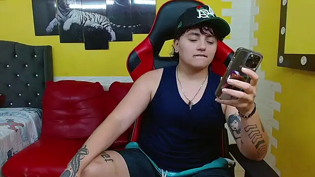 Snapshot of isabeautyx19 chatting on February 14, 2026, 2:01 am isabeautyx19 online show from February 14, 2026, 2:01 am