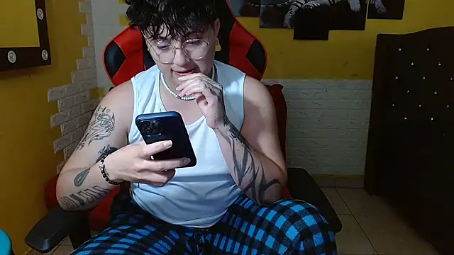 Snapshot of isabeautyx19 chatting on January 14, 2026, 4:38 am isabeautyx19 online show from January 14, 2026, 4:38 am