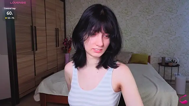 JulisSweet online show from November 9, 2025, 8:29 am