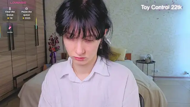 JulisSweet online show from July 6, 2026, 6:53 am