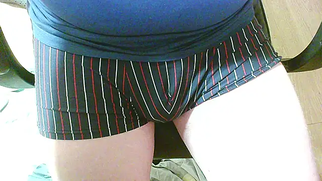 robowlk920303 online show from February 22, 2025, 3:58 pm