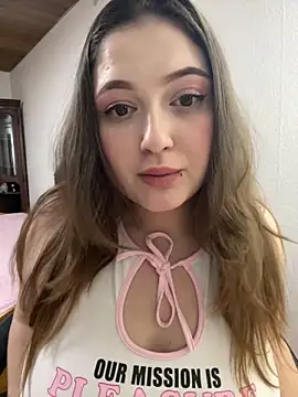 Snapshot of Kamilla_Loop chatting on February 2, 2026, 10:20 pm Kamilla Loop online show from February 2, 2026, 10:20 pm