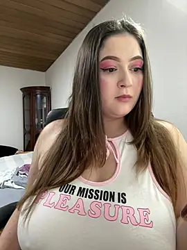 Snapshot of Kamilla_Loop chatting on February 17, 2026, 12:41 am Kamilla Loop online show from February 17, 2026, 12:41 am