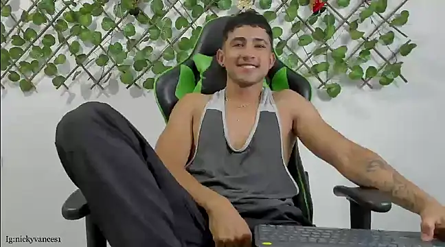 Snapshot of nicky_vances chatting on December 9, 2024, 8:12 pm nicky vances online show from December 9, 2024, 8:12 pm