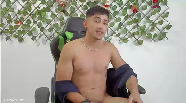 Snapshot of nicky_vances chatting on December 7, 2024, 10:01 pm nicky vances online show from December 7, 2024, 10:01 pm