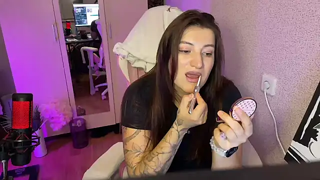 Katrin  kiss online show from November 3, 2025, 3:15 pm