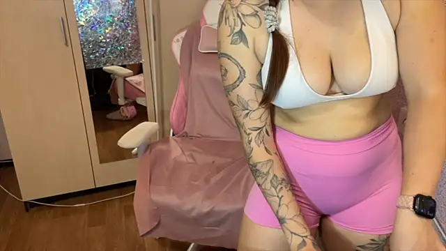 Katrin  kiss online show from April 15, 2026, 7:58 pm