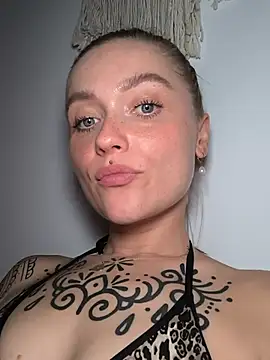 Goldloeckchen159 online show from July 7, 2026, 9:51 pm