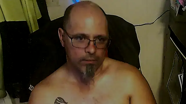 KrazyLegz online show from November 2, 2025, 10:37 pm