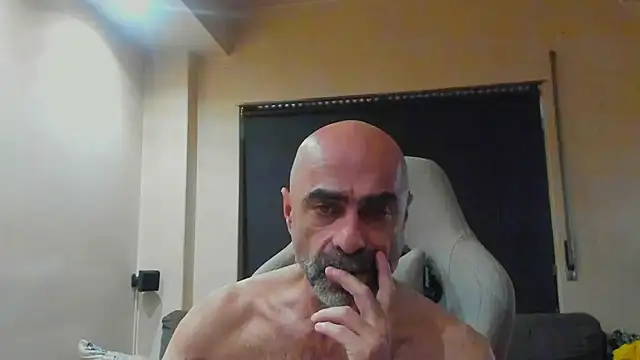 Snapshot of Bicopflirt chatting on June 4, 2026, 5:50 pm Bicopflirt online show from June 4, 2026, 5:50 pm