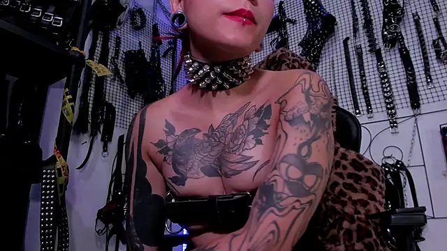 Snapshot of Agatha_BDSM chatting on January 15, 2025, 3:11 am Agatha BDSM online show from January 15, 2025, 3:11 am