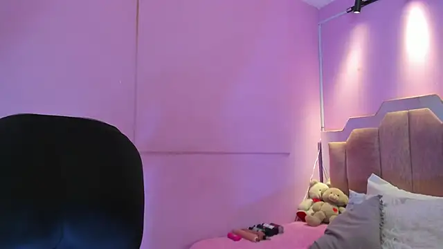 Snapshot of LoveQueen2 chatting on February 10, 2026, 11:53 am LoveQueen2 online show from February 10, 2026, 11:53 am