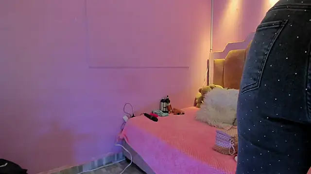 Snapshot of LoveQueen2 chatting on February 26, 2026, 11:43 am LoveQueen2 online show from February 26, 2026, 11:43 am