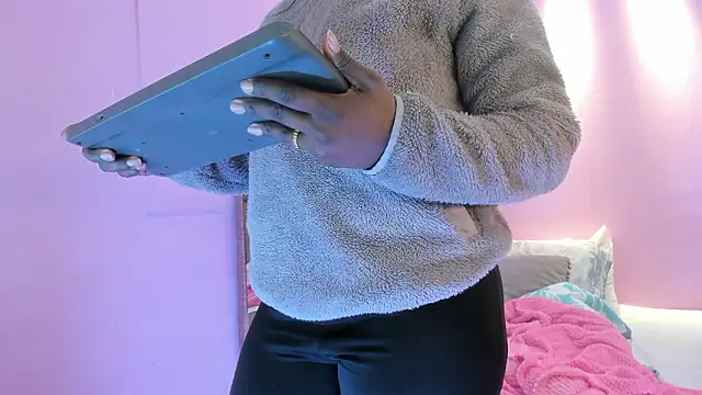 Snapshot of LoveQueen2 chatting on February 1, 2026, 11:52 am LoveQueen2 online show from February 1, 2026, 11:52 am