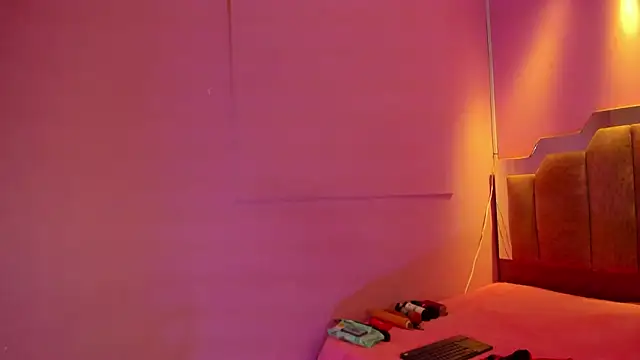 Snapshot of LoveQueen2 chatting on February 7, 2026, 12:02 pm LoveQueen2 online show from February 7, 2026, 12:02 pm