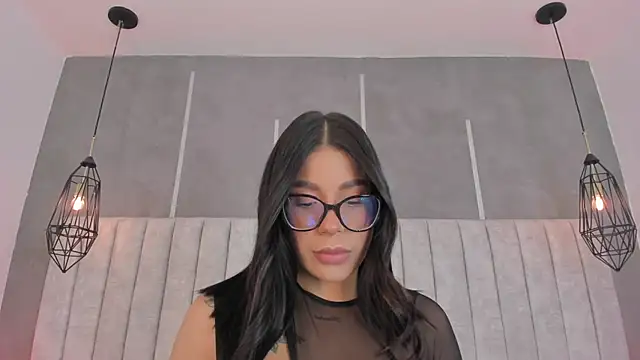 emelie 89 online show from November 23, 2025, 7:46 pm