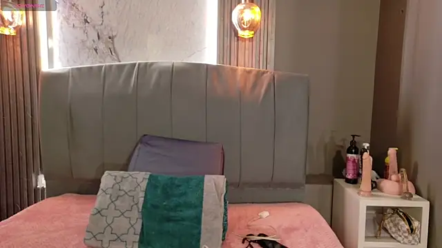 Danielaa a online show from October 12, 2025, 1:29 am